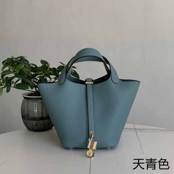 「#4390」 Hermès Azure Gold Buckle Picotin Lock 18cm