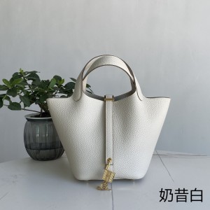 「#4432」 Hermès Milkshake Platinum Buckle Picotin Lock 18cm