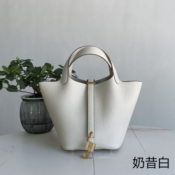 「#4432」 Hermès Milkshake Platinum Buckle Picotin Lock 18cm