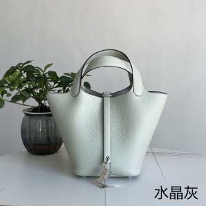 「#4438」 Hermès Crystal Grey Silver Buckle Picotin Lock 18cm