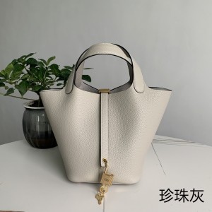 「#4445」 Hermès Pearl Grey Gold Buckle Picotin Lock 18cm