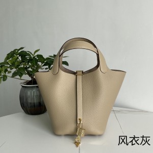 「#4451」 Hermès trench coat grey gold button Picotin Lock 18cm