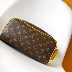「#0214」Louis Vuitton  Dopp Kit   M12643   28.0 x 15.0 x 16.5 