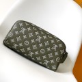「#0216」Louis Vuitton  Dopp Kit   M12651    28.0 x 15.0 x 16.5
