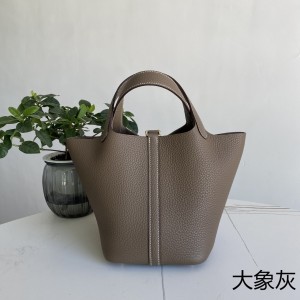 「#4453」 Hermès Elephant Grey Gold Buckle Picotin Lock 18cm