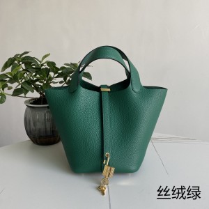 「#4464」 Hermès Velvet Green Gold Buckle 18cm Picotin Lock 18cm