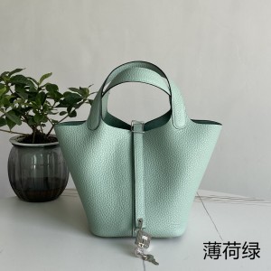 「#4469」 Hermes mint green silver buckle 18cm Picotin Lock 18cm