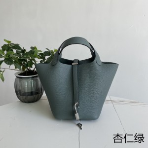「#4471」 Hermes Almond Green Silver Buckle 18cm Picotin Lock 18cm