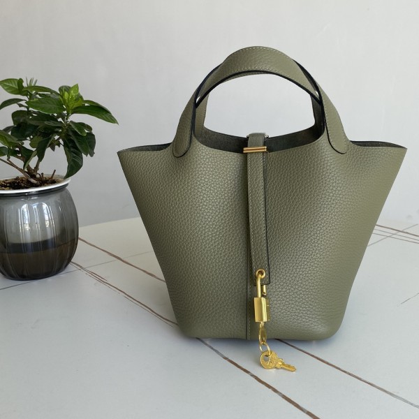 「#4497」 Hermes Sage Green Gold Buckle 18cm Picotin Lock 18cm