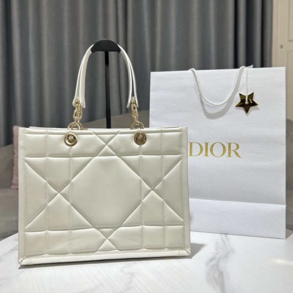 「#2261」 dior M8721OZVJ-M45U Milky white 36.5 x 28 x 17.5cm