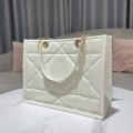 「#2261」 dior M8721OZVJ-M45U Milky white 36.5 x 28 x 17.5cm