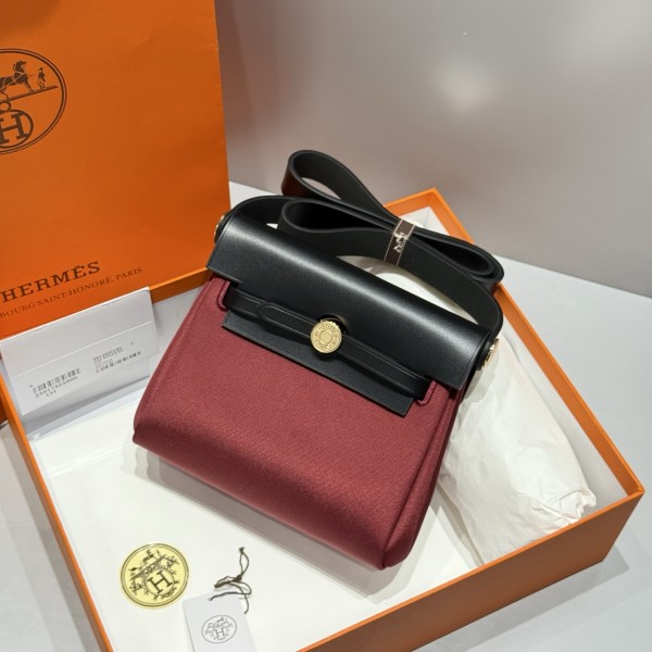 「#4581」 Hermès Saddle Red Gold Buckle HB20H Viking Canvas and Hunter Leather Shoulder Bag 20cm