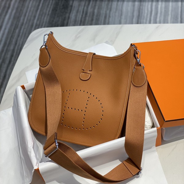 「#4098」 Hermès Golden Brown Evelyne French Bag 29cm