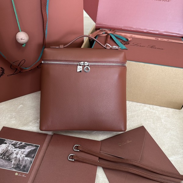 「#7121」Loro pian Extra Pocket L23.5 silver buckle - FAM6491 - 21✖️23.5✖️8cm - red brick color 「#7121」Loro pian Extra Pocket L23.5 silver buckle - FAM6491 - 21✖️23.5✖️8cm - red brick color