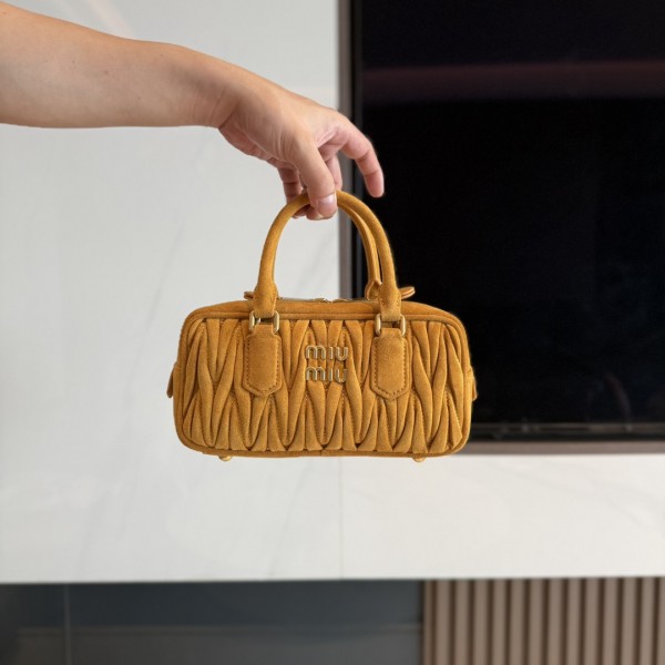 「#9042」 miumiu 5BB142-2  22×10.5×7.5cm