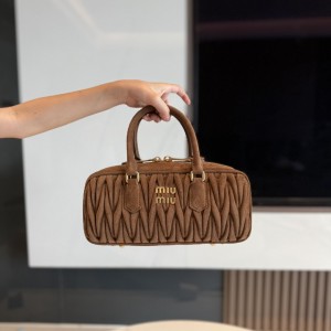 「#9051」 miumiu 5BB148-2  27×12×9cm