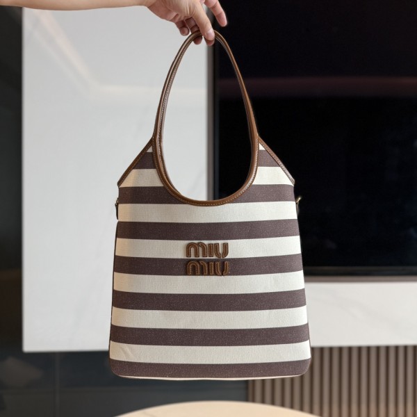 「#9052」 miumiu 5BG231 35×40cm