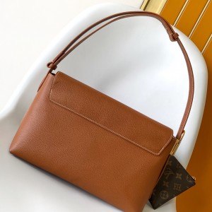 「#0351」Louis Vuitton  Low Key Messenger M13151 30 x 18 x 12