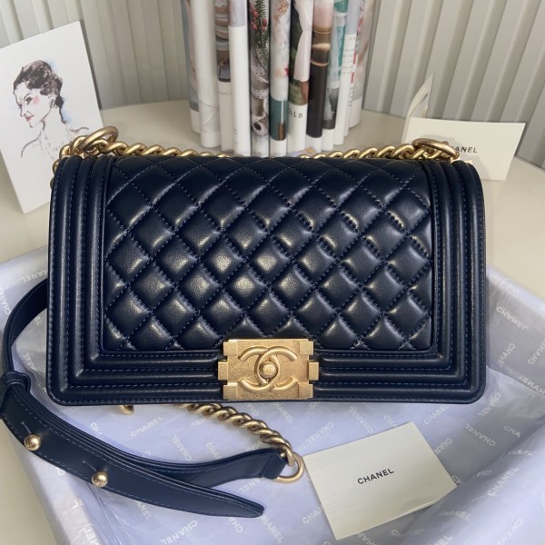 「#10240」Chanel Ribbed Gold Buckle Hot Mom Bag 67086 25cm