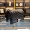 「#10243」Chanel ribbed glossy silver buckle and shiny silver chain hot mom bag 67086 25cm 「#10243」Chanel ribbed glossy silver buckle and shiny silver chain hot mom bag 67086 25cm