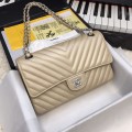 「#10247」Chanel 2018 Big V Beige Silver Chain 25cm AS8023
