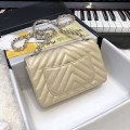 「#10257」Chanel 2018 Big V Beige Silver Chain Silver Buckle 20cm AS8500