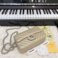「#10257」Chanel 2018 Big V Beige Silver Chain Silver Buckle 20cm AS8500