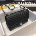 「#10267」Chanel 2018 Big V Black Silver Chain Silver Buckle 20cm AS8500