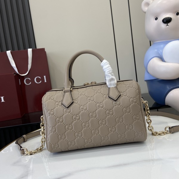 「#3798」GUCCI GG Emblem  815255 25.5x 16x 14