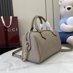 「#3798」GUCCI GG Emblem  815255 25.5x 16x 14