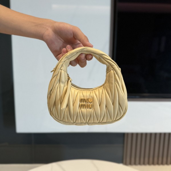「#9140」 miumiu  5BP078  18*6*10cm
