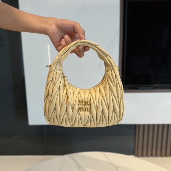 「#9142」 miumiu 5BC125   20*6*17cm