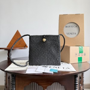 「#11011」BOTTEGA VENETA Tosca 777680 17*19.5*1cm