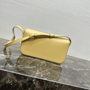 「#3881」CELINE  TRIOMPHE 194143 20 X 10 X 4