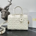 「#2098」 dior 1365 White 25 x 19 x 15cm 「#2098」 dior 1365 White 25 x 19 x 15cm