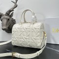 「#2098」 dior 1365 White 25 x 19 x 15cm 「#2098」 dior 1365 White 25 x 19 x 15cm