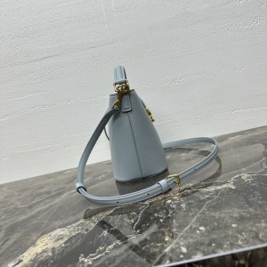 「#3979」CELINE  LOUISE  10N473 13.5 X 16 X 10