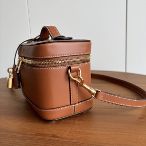 「#3999」CELINE VANITY 18x12x18