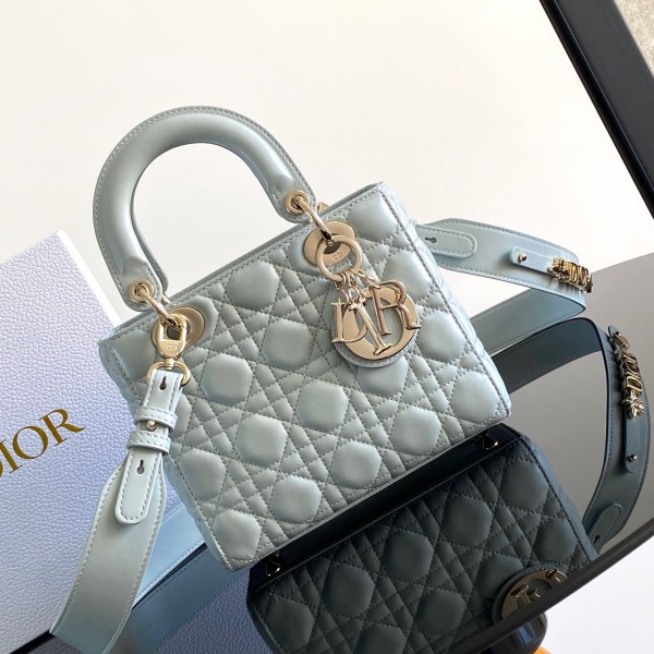 「#2001」dior M0538   Light Blue   20 x 17 x 8 cm