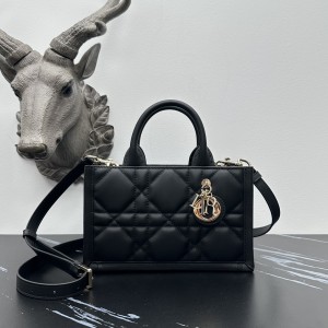 「#2104」 dior  1160  black 21.5 x 13 x 7.5cm