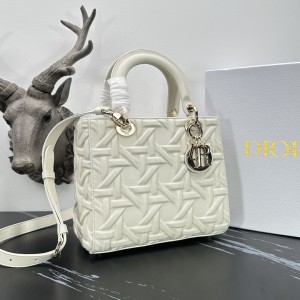 「#2105」 dior  0565 White 24×20×11cm  