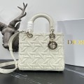 「#2105」 dior  0565 White 24×20×11cm
