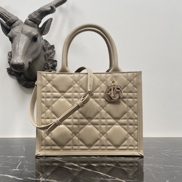 「#2111」 dior 26 Milk tea color  26cm