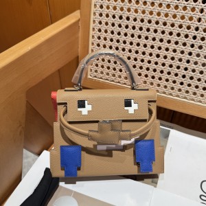 「#4204」 Hermes Milk Tea Kelly Doll Mosaic Doll Bag 19cm