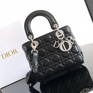 「#2002」dior  M0538  black  20 x 17 x 8 