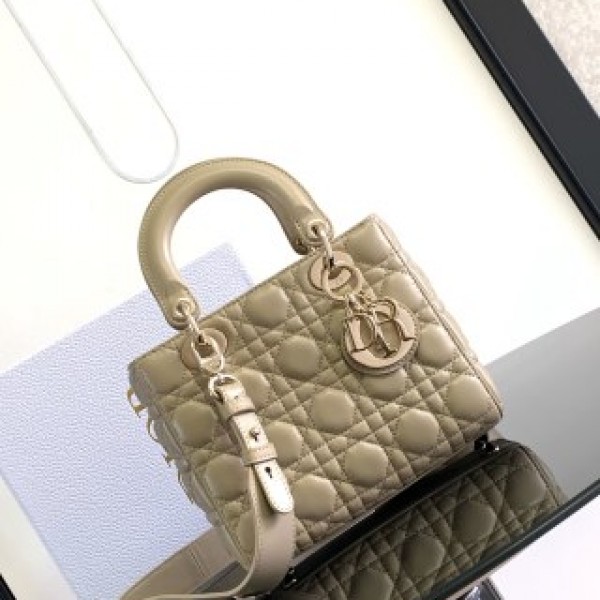 「#2004」dior M0538 Milk  tea color 20 x 17 x 8 （cm）