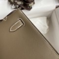 「#4220」 Hermès Swift Leather Elephant Gray Gold Buckle Kelly Bag 22cm 「#4220」 Hermès Swift Leather Elephant Gray Gold Buckle Kelly Bag 22cm