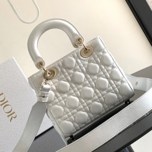 「#2007」dior M0538  White  20 x 17 x 8 （cm）