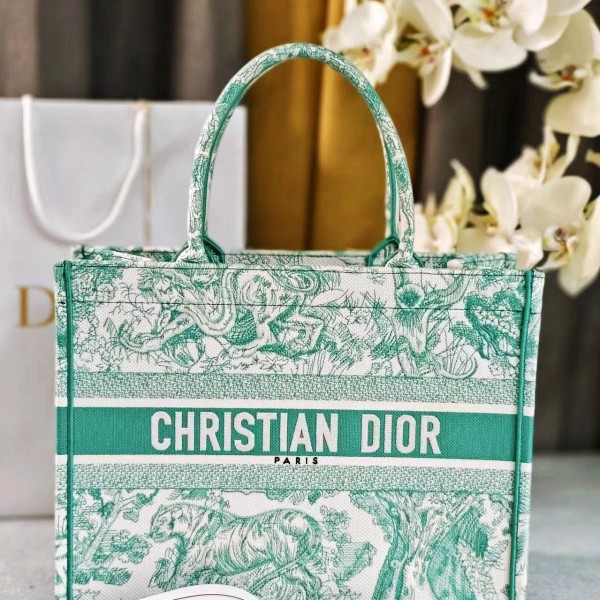 「#2198」 dior 8001 Light Green 36.5X27.5X16.5cm 「#2198」 dior 8001 Light Green 36.5X27.5X16.5cm