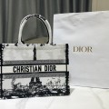 「#2204」 dior 8001 36 x 27.5 x 16.5 cm